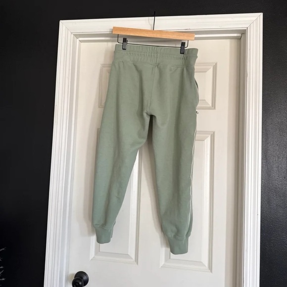 Cotopaxi Women's Sweatpant in Green Silver Leaf size Medium - Picture 8 of 12
